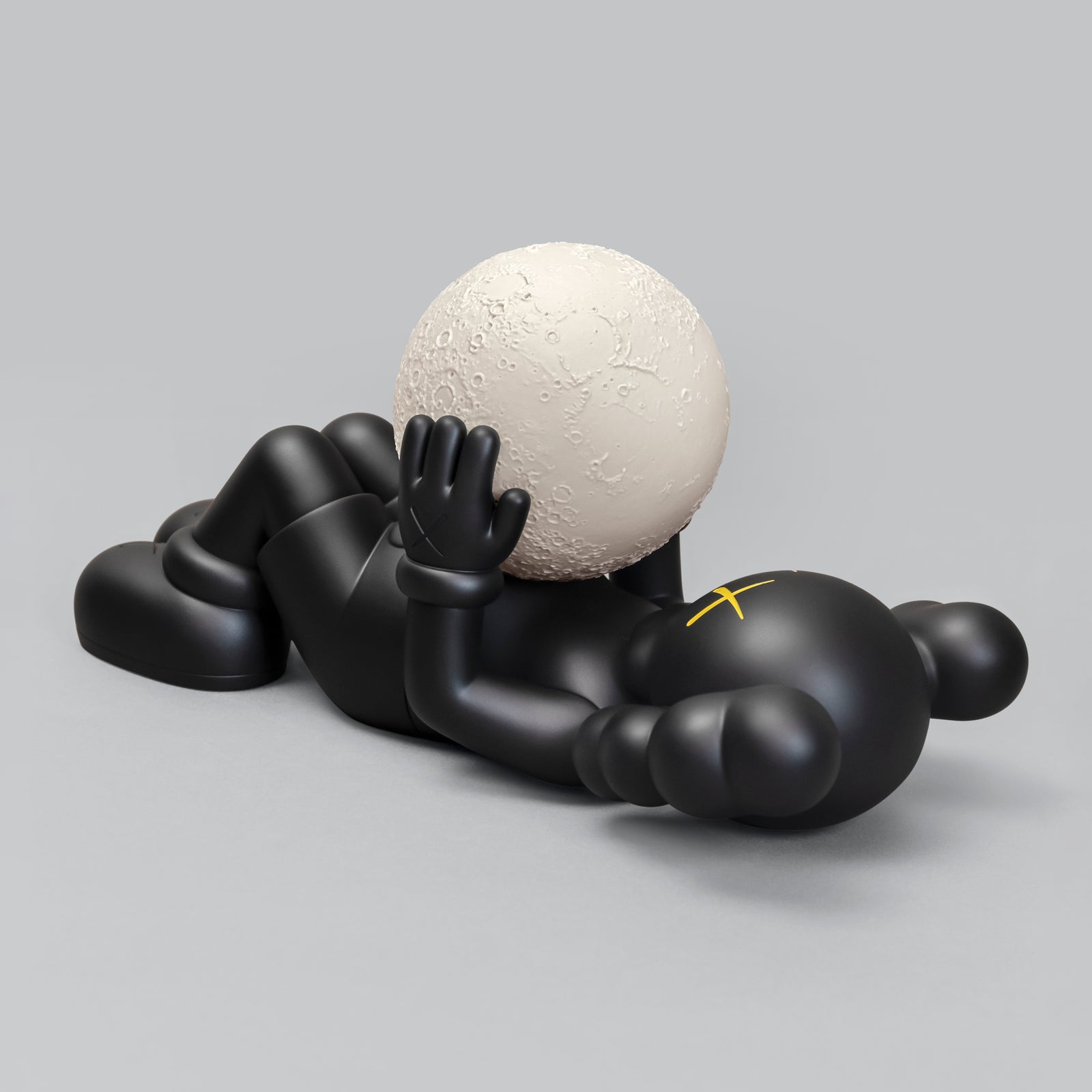 KAWS: HOLIDAY ブラックフィギュア KAWS Holiday Shanghai Vinyl Figure Black - US