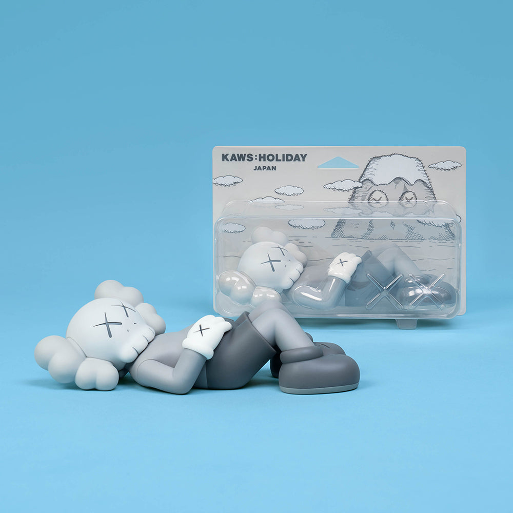 【1円～】正規品 2019SS KAWS HOLIDAY JAPAN 8″ Vinyl Figure 新品未使用品 Grey カウズ ホリデー ジャパン ビニール フィギュア グレー KAWS - Holiday JAPAN Mount Fuji Plush, 2019 \u2013 TOY TOKYO