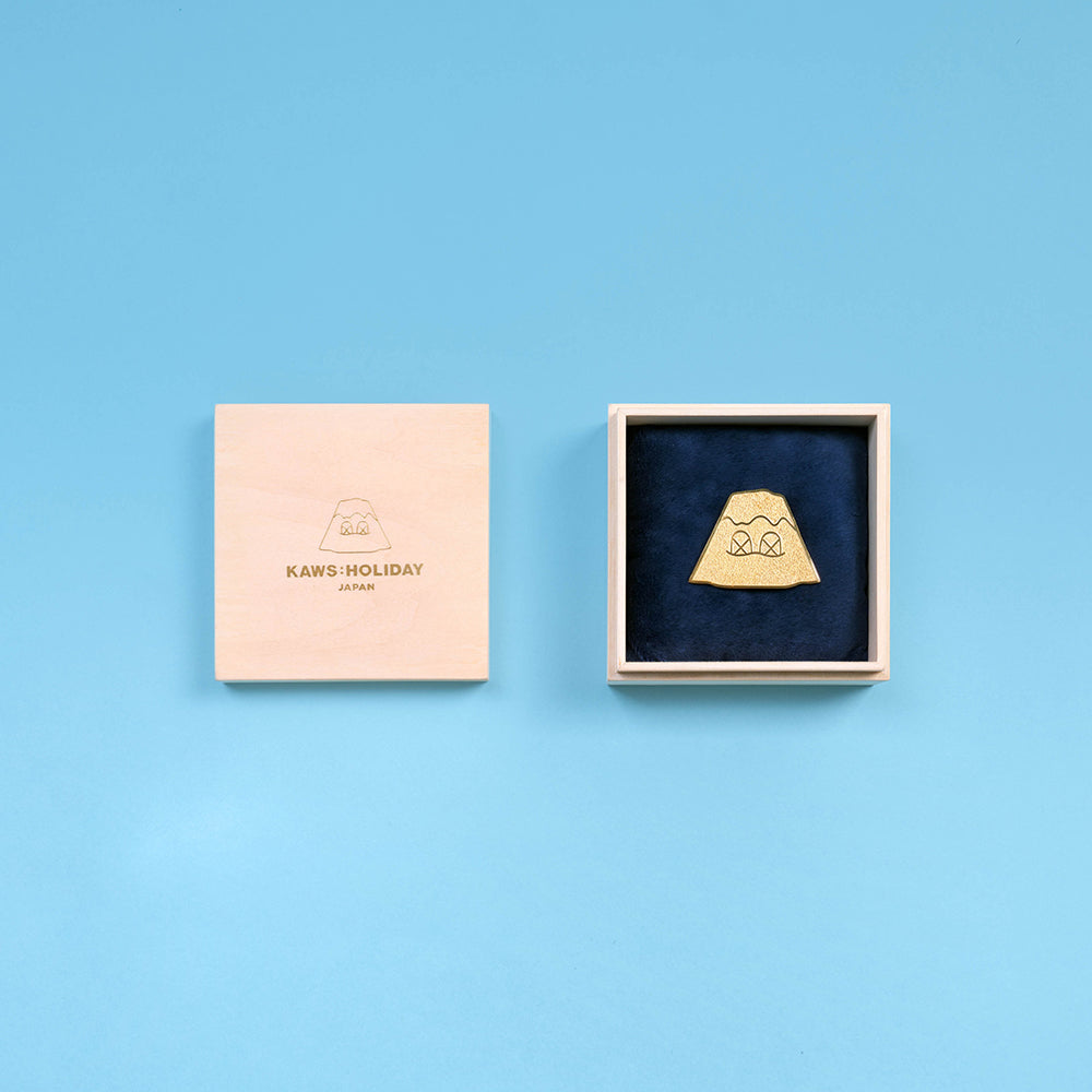 KAWS:HOLIDAY JAPAN Mount Fuji Golden & Silver Pin – DDTStore